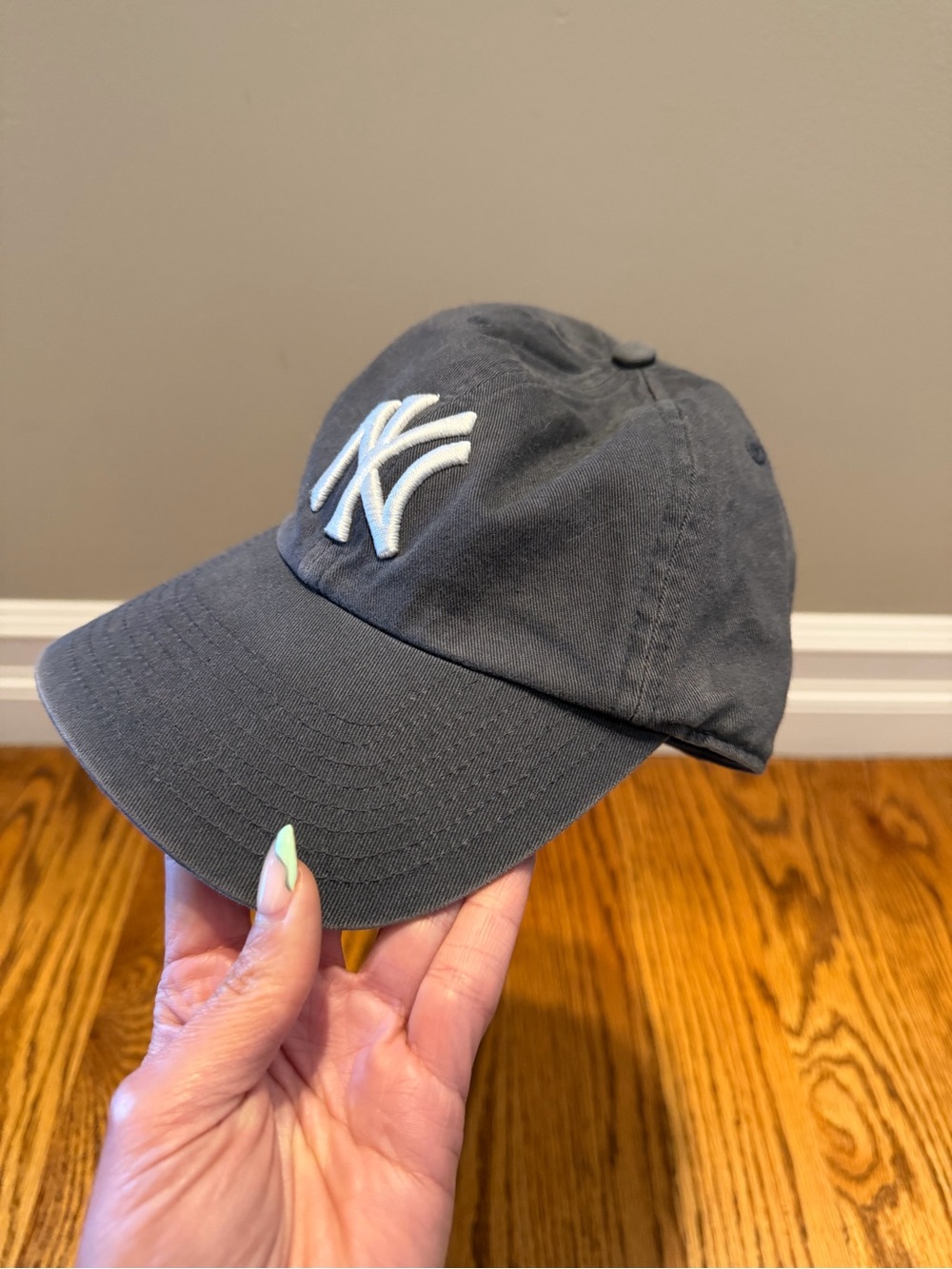 ‘47 Brand New York Yankees Cap with White Logo - Picture 3 of 6